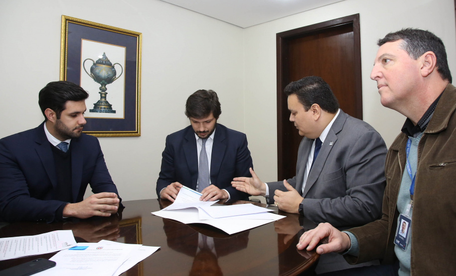 O Governo do Paraná quer melhorar as estruturas do Estado e de municípios para inibir práticas ilegais no serviço público. Nesta desta segunda-feira (02) foi entregue na Assembleia Legislativa o projeto de lei para a criação do Fundo de Combate à Corrupção. A proposta prevê a rastreabilidade dos recursos desde a entrada até sua destinação.Curitiba,02/09/2019 Foto:Jaelson Lucas / AEN