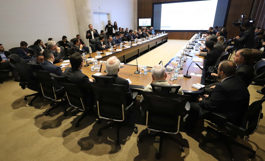 O governador Carlos Massa Ratinho Junior reunido com seu secretariado.Curitiba, 03-09-19.Foto: Arnaldo Alves / ANPr.