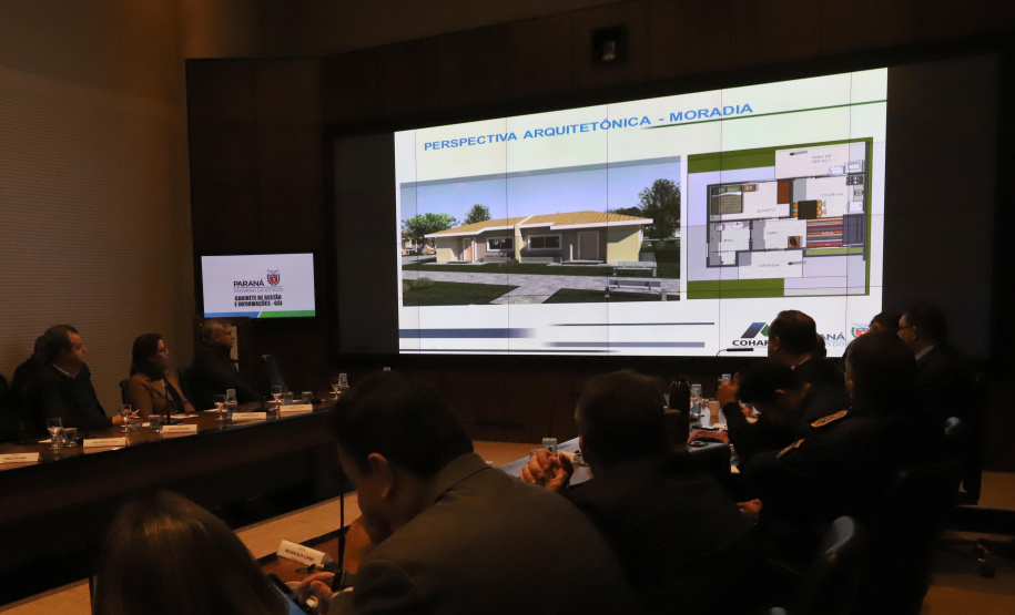 O governador Carlos Massa Ratinho Junior reunido com seu secretariado. N/F: presidente da Cohapar Jorge Calado, apresenta o projeto Viver Mais Parana.Curitiba, 03-09-19.Foto: Arnaldo Alves / ANPr.