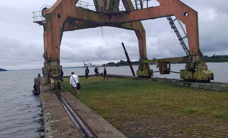 O Porto Barão do Teffé, em Antonina, no Litoral do Paraná, é cenário de uma das cenas do longa-metragem brasileiro Paixões Recorrentes no Atlântico Sul, da diretora Ana Carolina Teixeira Soares. O filme todo está sendo gravado no Litoral, nesta semana. Foto:Divulgação/Portos do Paraná