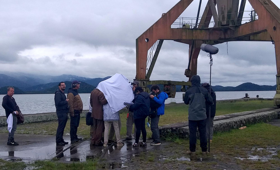 O Porto Barão do Teffé, em Antonina, no Litoral do Paraná, é cenário de uma das cenas do longa-metragem brasileiro Paixões Recorrentes no Atlântico Sul, da diretora Ana Carolina Teixeira Soares. O filme todo está sendo gravado no Litoral, nesta semana. Foto:Divulgação/Portos do Paraná