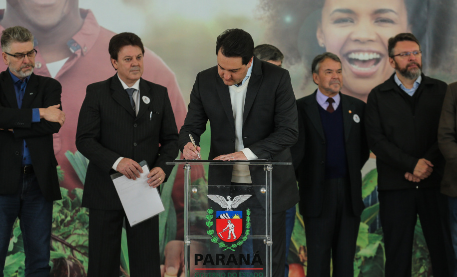 O governador Carlos Massa Ratinho Junior lança nesta terça-feira (03) o Programa de Apoio ao Cooperativismo da Agricultura Familiar no Palácio Iguaçu.   03/09/2019 - Foto: Geraldo Bubniak/AEN
