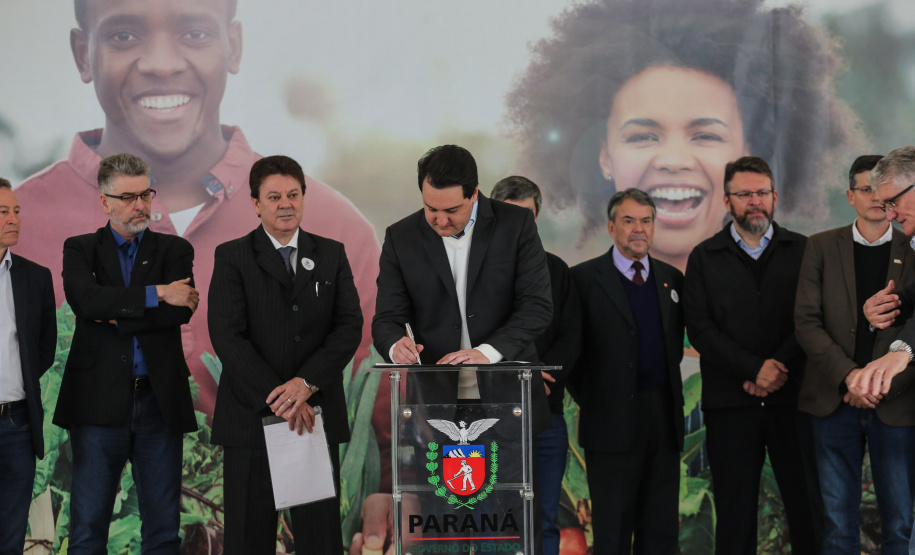 O governador Carlos Massa Ratinho Junior lança nesta terça-feira (03) o Programa de Apoio ao Cooperativismo da Agricultura Familiar no Palácio Iguaçu.   03/09/2019 - Foto: Geraldo Bubniak/AEN