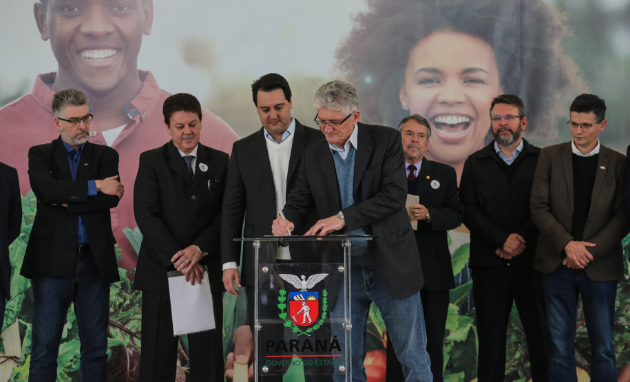 O governador Carlos Massa Ratinho Junior lança nesta terça-feira (03) o Programa de Apoio ao Cooperativismo da Agricultura Familiar no Palácio Iguaçu.   03/09/2019 - Foto: Geraldo Bubniak/AEN