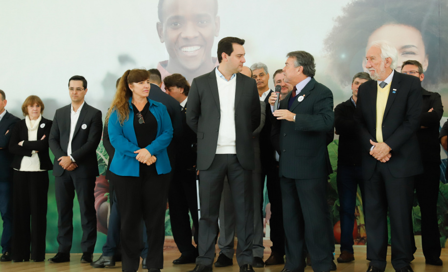 O governador Carlos Massa Ratinho Junior lançou nesta terça-feira (3), no Palácio Iguaçu, o Programa de Apoio ao Cooperativismo da Agricultura Familiar no Paraná - Coopera Paraná