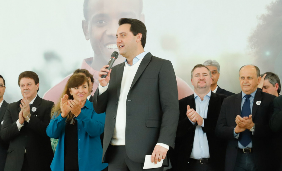 O governador Carlos Massa Ratinho Junior lançou nesta terça-feira (3), no Palácio Iguaçu, o Programa de Apoio ao Cooperativismo da Agricultura Familiar no Paraná - Coopera Paraná