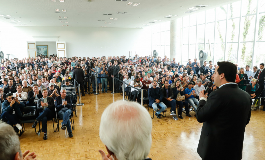 O governador Carlos Massa Ratinho Junior lançou nesta terça-feira (3), no Palácio Iguaçu, o Programa de Apoio ao Cooperativismo da Agricultura Familiar no Paraná - Coopera Paraná