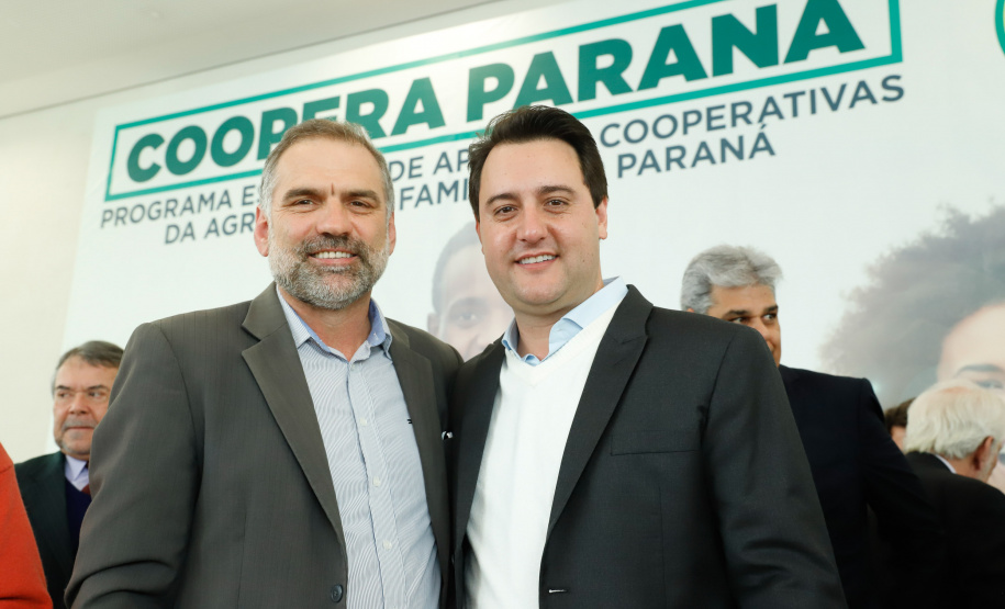 O governador Carlos Massa Ratinho Junior lançou nesta terça-feira (3), no Palácio Iguaçu, o Programa de Apoio ao Cooperativismo da Agricultura Familiar no Paraná - Coopera Paraná