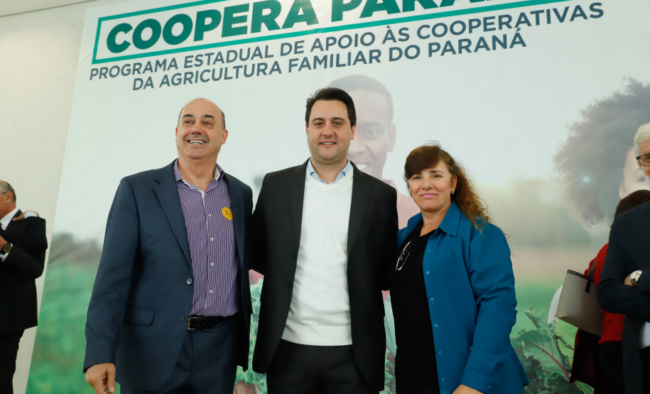 O governador Carlos Massa Ratinho Junior lançou nesta terça-feira (3), no Palácio Iguaçu, o Programa de Apoio ao Cooperativismo da Agricultura Familiar no Paraná - Coopera Paraná