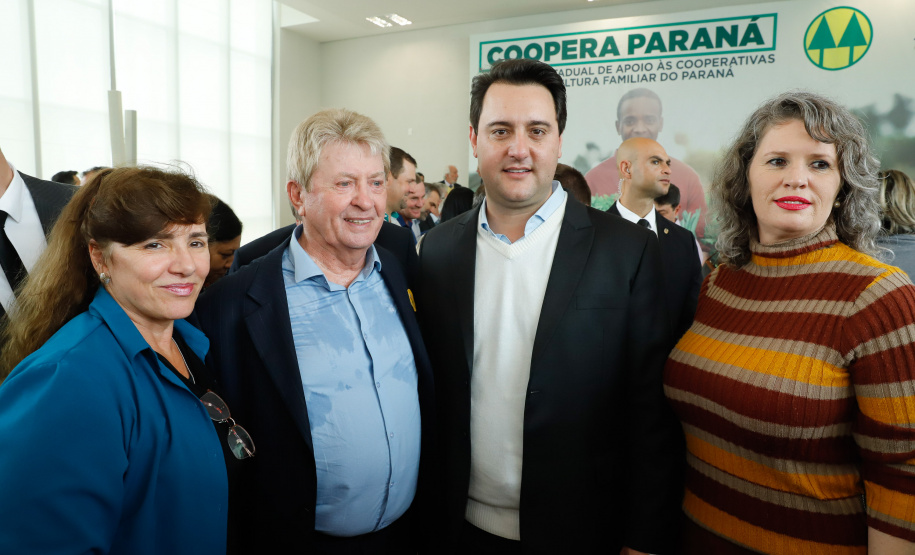 O governador Carlos Massa Ratinho Junior lançou nesta terça-feira (3), no Palácio Iguaçu, o Programa de Apoio ao Cooperativismo da Agricultura Familiar no Paraná - Coopera Paraná