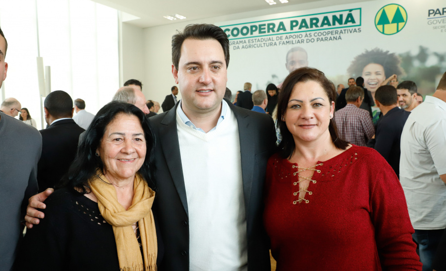 O governador Carlos Massa Ratinho Junior lançou nesta terça-feira (3), no Palácio Iguaçu, o Programa de Apoio ao Cooperativismo da Agricultura Familiar no Paraná - Coopera Paraná