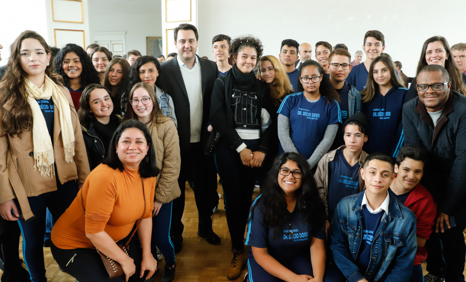 O governador Carlos Massa Ratinho Junior lançou nesta terça-feira (3), no Palácio Iguaçu, o Programa de Apoio ao Cooperativismo da Agricultura Familiar no Paraná - Coopera Paraná