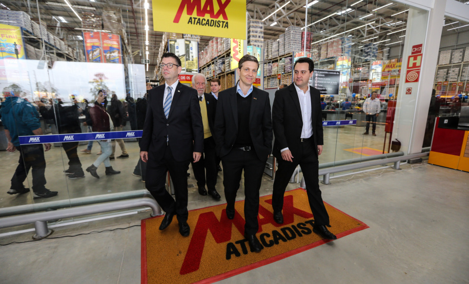 O governador Carlos Massa Ratinho Junior participa nesta quarta-feira (04) da   inauguração do Max Atacadista de Pinhais, na Região Metropolitana de Curitiba.   03/09/2019 - Foto: Geraldo Bubniak/AEN