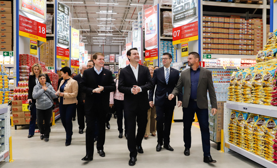 O governador Carlos Massa Ratinho Junior destacou nesta quarta-feira (4) os empreendimentos do setor comercial, inaugurados nesta semana, e que geram 600 novos empregos em Curitiba e Região Metropolitana