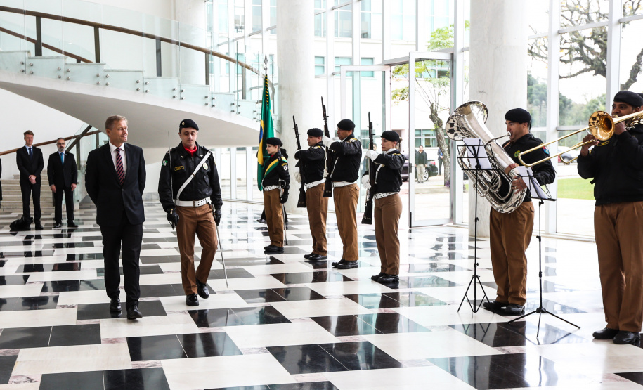 O governador Carlos Massa Ratinho Junior recebe nesta quarta-feira (04) o embaixador da Dinamarca no Brasil, Nicolai Prytz no Palácio Iguaçu acompanhado do vice-governador Darci Piani.   03/09/2019 - Foto: Geraldo Bubniak/AEN