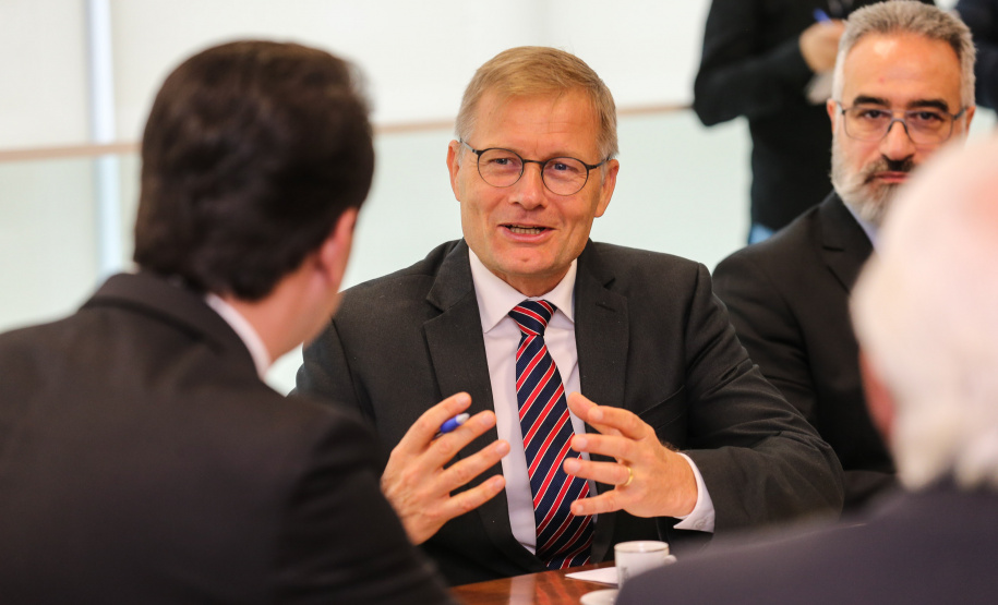 O governador Carlos Massa Ratinho Junior recebe nesta quarta-feira (04) o embaixador da Dinamarca no Brasil, Nicolai Prytz no Palácio Iguaçu acompanhado do vice-governador Darci Piani.   03/09/2019 - Foto: Geraldo Bubniak/AEN