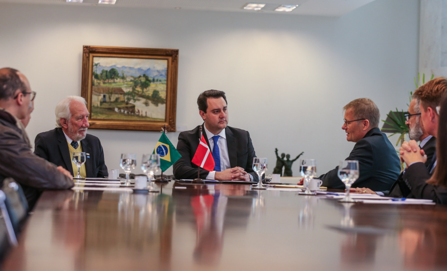 O governador Carlos Massa Ratinho Junior recebe nesta quarta-feira (04) o embaixador da Dinamarca no Brasil, Nicolai Prytz no Palácio Iguaçu acompanhado do vice-governador Darci Piani.   03/09/2019 - Foto: Geraldo Bubniak/AEN