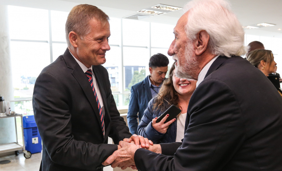 O governador Carlos Massa Ratinho Junior recebe nesta quarta-feira (04) o embaixador da Dinamarca no Brasil, Nicolai Prytz no Palácio Iguaçu acompanhado do vice-governador Darci Piani.   03/09/2019 - Foto: Geraldo Bubniak/AEN