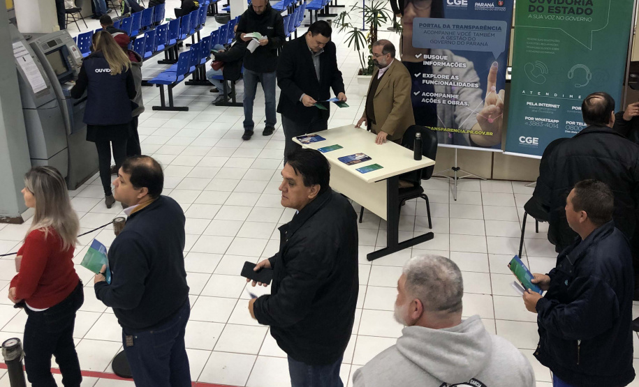 Equipes da Controladoria-Geral do Estado começam nesta quarta-feira (04) a visitar espaços públicos vinculados ao Governo do Paraná para levantar necessidades e expectativas da população. Esta é a primeira ação do Projeto CGE Itinerante, que envolve as coordenadorias de Ouvidoria Geral e de Transparência e Controle Social. O objetivo é do trabalho é avaliar a qualidade dos serviços estaduais e traçar estratégias para atender às necessidades do cidadão. Foto: Divulgação/CGE