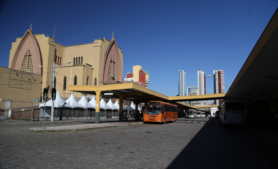 Em ação inédita no sistema de transporte, a Coordenação da Região Metropolitana de Curitiba (Comec) anunciou nesta quarta-feira (04) um projeto-piloto para a aplicação de tarifa diferenciada do transporte coletivo metropolitano em horários de menor movimento. A nova tarifa, de R$ 3,90, é 60 centavos mais baixa que a convencional e será praticada na linha C03 - Pinhais/Guadalupe a partir da próxima segunda-feira (09).Foto:José Fernando Ogura  / AEN