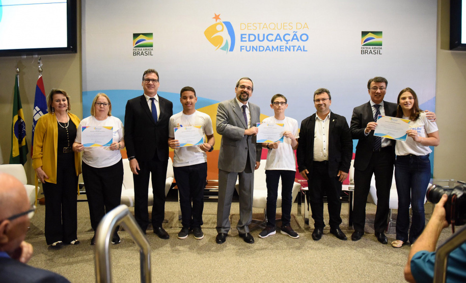 O Colégio Estadual Ulysses Guimarães, de Foz do Iguaçu, foi um dos homenageados no evento “Destaques da Educação Fundamental”, realizado pelo Ministério da Educação (MEC) em Brasília, nesta quarta-feira (04). O evento reconhece e valoriza os melhores resultados obtidos no último IDEB (Índice de Desenvolvimento da Educação Básica) e o bom rendimento escolar ao longo do ano. Foto: MEC