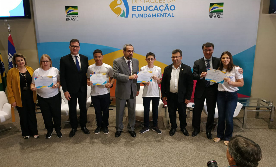 O Colégio Estadual Ulysses Guimarães, de Foz do Iguaçu, foi um dos homenageados no evento “Destaques da Educação Fundamental”, realizado pelo Ministério da Educação (MEC) em Brasília, nesta quarta-feira (04). O evento reconhece e valoriza os melhores resultados obtidos no último IDEB (Índice de Desenvolvimento da Educação Básica) e o bom rendimento escolar ao longo do ano. Foto: MEC