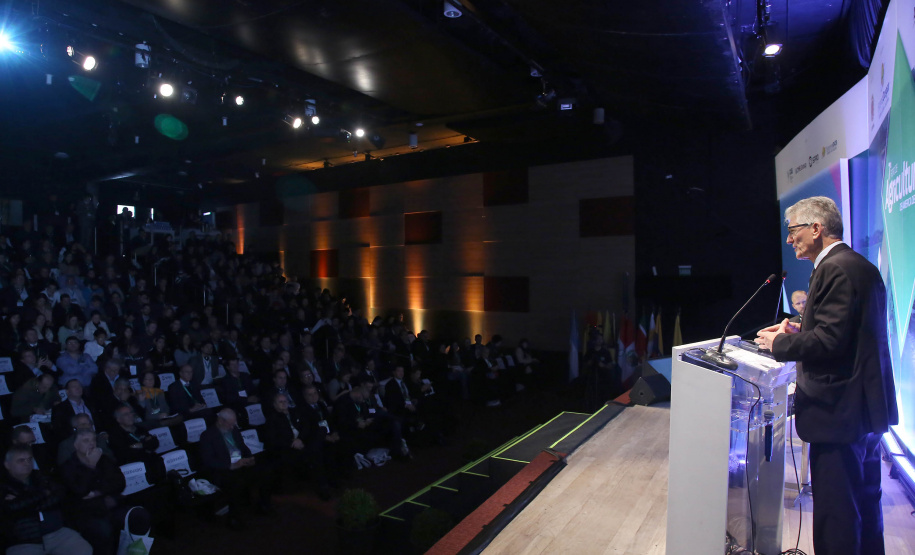 A capacidade do Brasil, e particularmente do Paraná, de produzir alimentos de qualidade e de conquistar mais mercados pelo mundo foram destacados pelo secretário da Agricultura e do Abastecimento, Norberto Ortigara, no 7