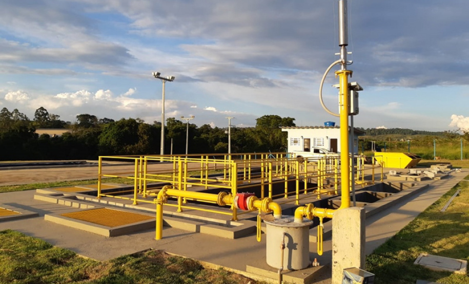 A ampliação do serviço de coleta e tratamento de esgoto em Sapopema foi um dos assuntos da reunião do prefeito Paulinho Branco com diretores da Sanepar, nesta semana. Já foram investidos R$ 7,1 milhões na implantação do serviço na cidade e estão previstos mais R$ 5,5 milhões para aumentar o número de famílias atendidas com esgotamento sanitário.Foto: Divulgação/Sanepar