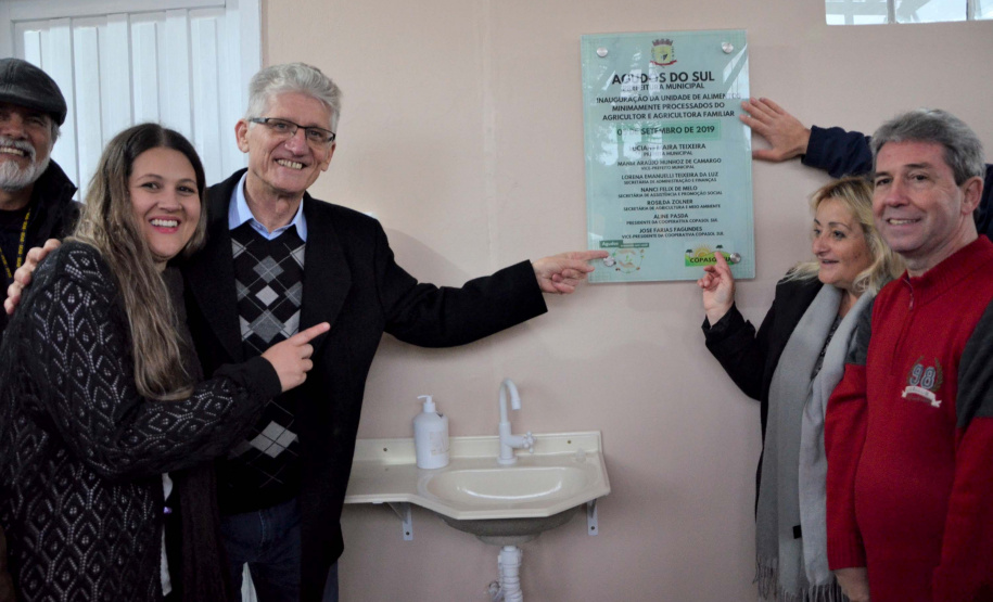 Agudos do Sul, na Região Metropolitana de Curitiba, inaugurou na tarde desta quinta-feira (5) a primeira Unidade de Alimentos Minimamente Processados, espaço para promover o desenvolvimento e o crescimento econômico das famílias rurais, gerando emprego e aumento de renda.
O secretário de Estado da Agricultura e do Abastecimento, Norberto Ortigara, destacou a importância da produção de alimentos de qualidade e elogiou a capacidade de organização da comunidade local. Foto: Gisele Barão/SEAB