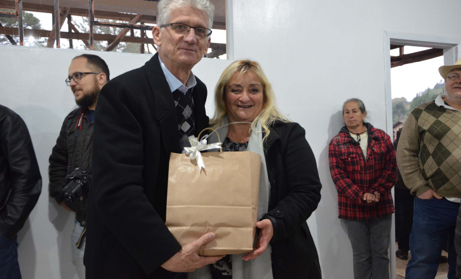 Agudos do Sul, na Região Metropolitana de Curitiba, inaugurou na tarde desta quinta-feira (5) a primeira Unidade de Alimentos Minimamente Processados, espaço para promover o desenvolvimento e o crescimento econômico das famílias rurais, gerando emprego e aumento de renda.
O secretário de Estado da Agricultura e do Abastecimento, Norberto Ortigara, destacou a importância da produção de alimentos de qualidade e elogiou a capacidade de organização da comunidade local. Foto: Gisele Barão/SEAB