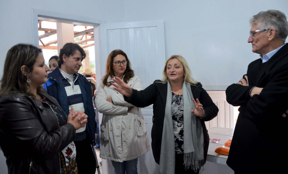 Agudos do Sul, na Região Metropolitana de Curitiba, inaugurou na tarde desta quinta-feira (5) a primeira Unidade de Alimentos Minimamente Processados, espaço para promover o desenvolvimento e o crescimento econômico das famílias rurais, gerando emprego e aumento de renda.
O secretário de Estado da Agricultura e do Abastecimento, Norberto Ortigara, destacou a importância da produção de alimentos de qualidade e elogiou a capacidade de organização da comunidade local. Foto: Gisele Barão/SEAB