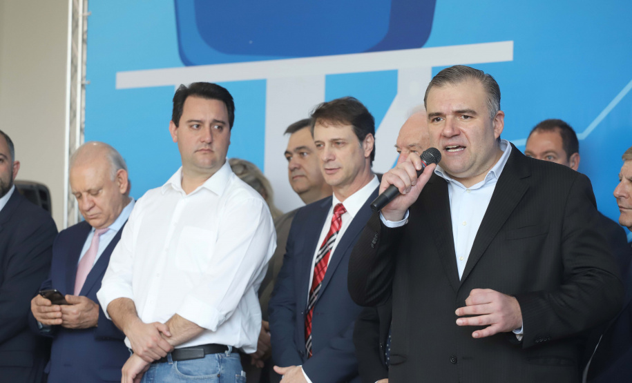 O governador Carlos Massa Ratinho Junior anunciou nesta segunda-feira (9) a expansão do programa que viabiliza instalação de caixas d'água em casas de famílias em situação de vulnerabilidade social. Participaram: secretários da Justiça, Família e Trabalho, Ney Leprevost; da Saúde, Beto Preto; presidente da Sanepar, Claudio Stabile; deputados estaduais; prefeitos; entre outras autoridades.Curitiba, 09-09-19.Foto: Arnaldo Alves / AEN.