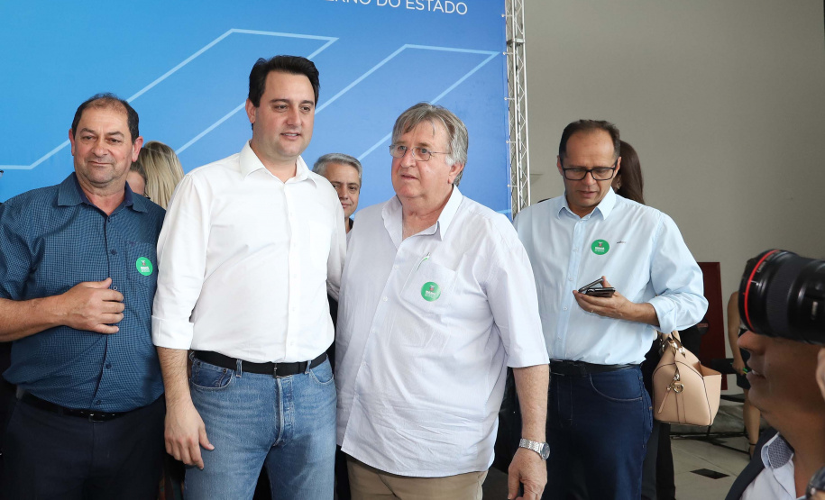 O governador Carlos Massa Ratinho Junior anunciou nesta segunda-feira (9) a expansão do programa que viabiliza instalação de caixas d'água em casas de famílias em situação de vulnerabilidade social. Participaram: secretários da Justiça, Família e Trabalho, Ney Leprevost; da Saúde, Beto Preto; presidente da Sanepar, Claudio Stabile; deputados estaduais; prefeitos; entre outras autoridades.Curitiba, 09-09-19.Foto: Arnaldo Alves / AEN.