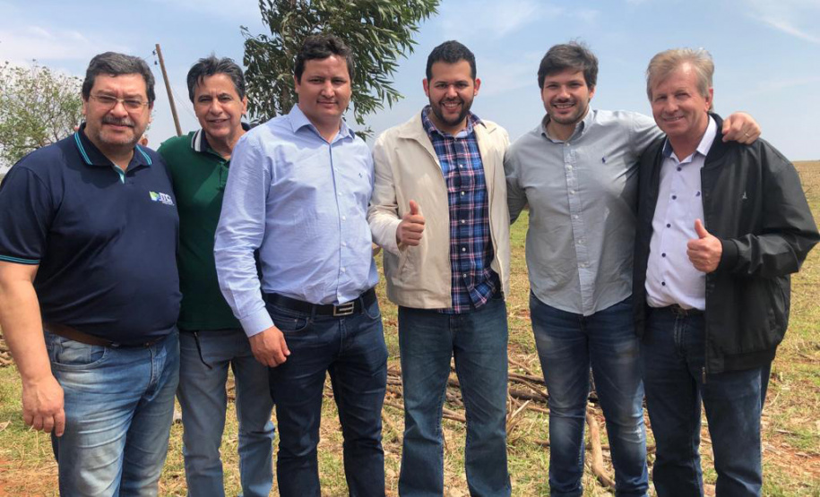 O Instituto de Terras, Cartografia e Geologia do Paraná (ITCG) assinou um Termo de Cooperação para que seja concluído o processo de reforma agrária e regularização fundiária dos assentamentos Norte Sul e Novo Horizonte, entre os municípios de Cafeara e Santo Inácio, no Noroeste do Estado, com anuência da Superintendência do Instituto Nacional de Colonização e Reforma Agrária (Incra). Foto: Divulgação/ITCG