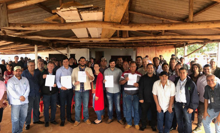 O Instituto de Terras, Cartografia e Geologia do Paraná (ITCG) assinou um Termo de Cooperação para que seja concluído o processo de reforma agrária e regularização fundiária dos assentamentos Norte Sul e Novo Horizonte, entre os municípios de Cafeara e Santo Inácio, no Noroeste do Estado, com anuência da Superintendência do Instituto Nacional de Colonização e Reforma Agrária (Incra). Foto: Divulgação/ITCG