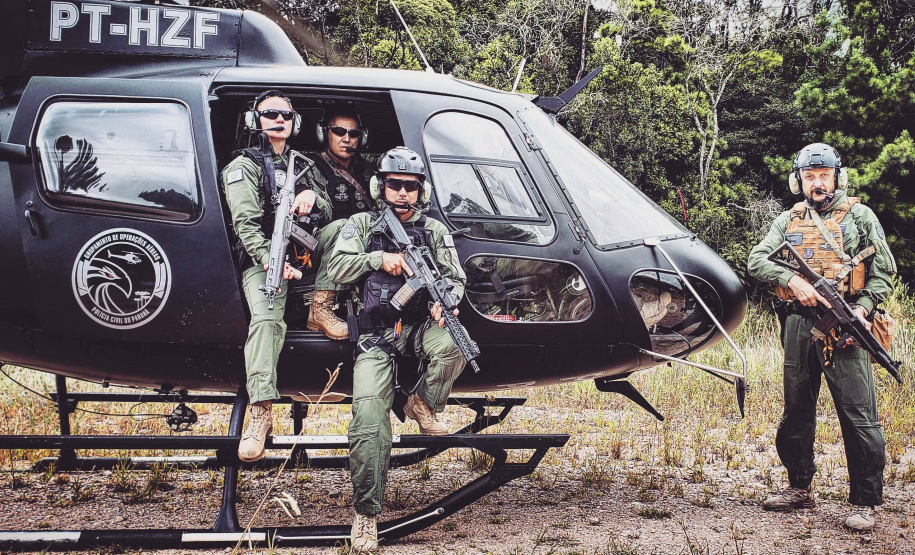 A Polícia Civil do Paraná (PCPR) abriu o período de inscrições para o primeiro curso de pós-graduação em Operações Aéreas de Segurança Pública. É o primeiro do Brasil. As inscrições foram abertas segunda-feira (09) e são ofertadas 20 vagas para policiais civis interessados em adquirir formação como operador aerotático.