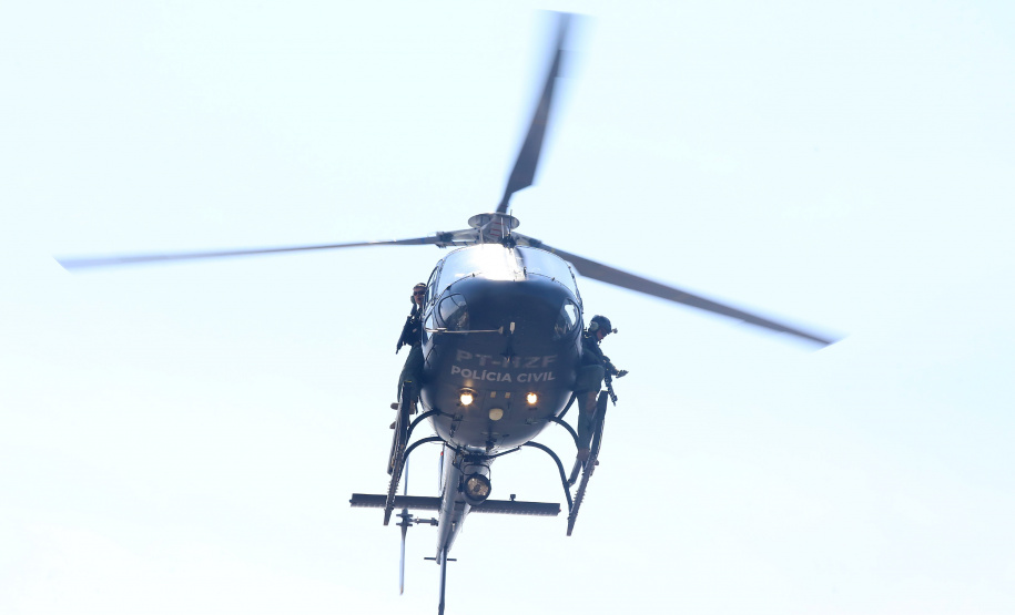A Polícia Civil do Paraná (PCPR) abriu o período de inscrições para o primeiro curso de pós-graduação em Operações Aéreas de Segurança Pública. É o primeiro do Brasil. As inscrições foram abertas segunda-feira (09) e são ofertadas 20 vagas para policiais civis interessados em adquirir formação como operador aerotático. Foto:Jaelson Lucas / AEN