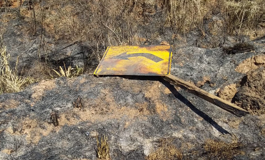 Governo alerta para os perigos causados pelo vandalismo de placas. Foto: Divulgação/DER