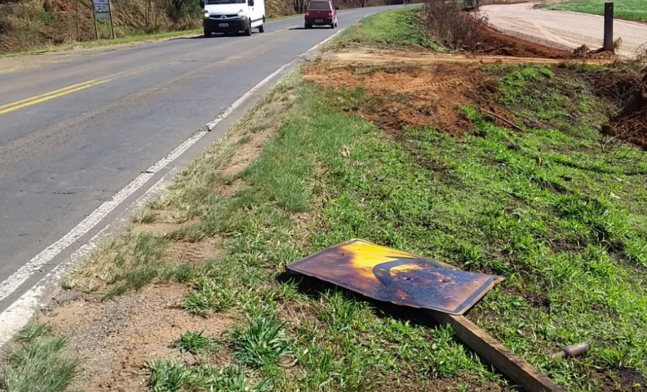 Governo alerta para os perigos causados pelo vandalismo de placas. Foto: Divulgação/DER