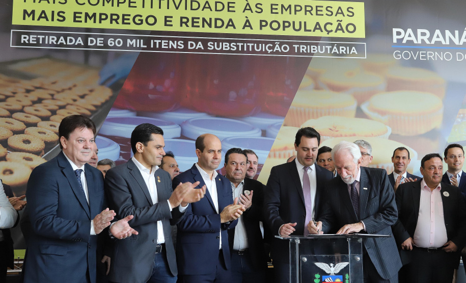 O governador Carlos Massa Ratinho Junior assina nesta terça-feira (10), às 9h30, no Palácio Iguaçu, decreto determinando a retirada de mais de 60 mil itens do setor de alimentos do regime de substituição tributária