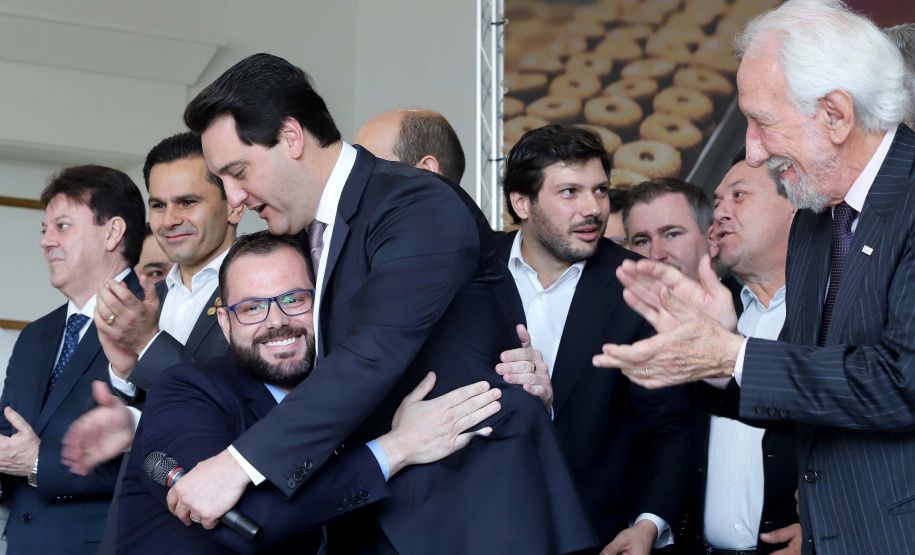 O governador Carlos Massa Ratinho Junior assina nesta terça-feira (10), às 9h30, no Palácio Iguaçu, decreto determinando a retirada de mais de 60 mil itens do setor de alimentos do regime de substituição tributária