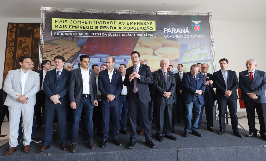 O governador Carlos Massa Ratinho Junior assina nesta terça-feira (10), às 9h30, no Palácio Iguaçu, decreto determinando a retirada de mais de 60 mil itens do setor de alimentos do regime de substituição tributária