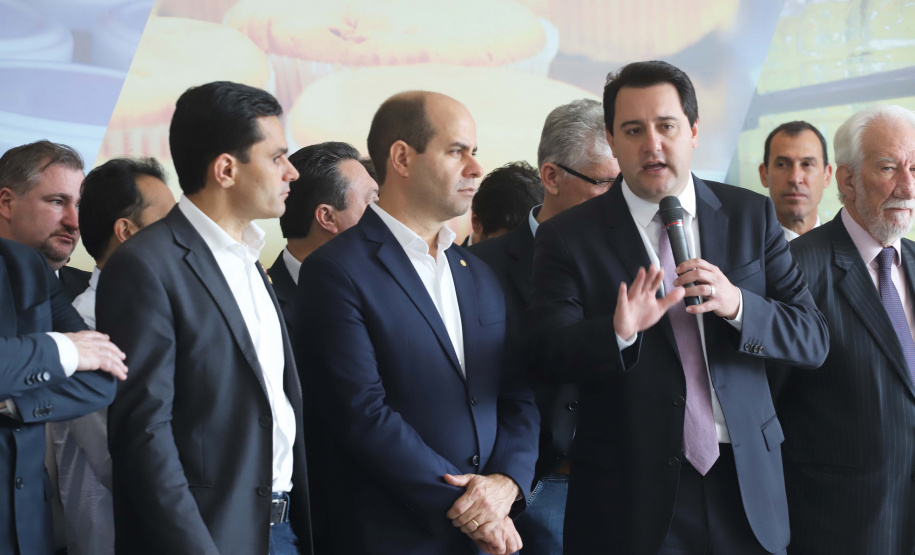 O governador Carlos Massa Ratinho Junior assina nesta terça-feira (10), às 9h30, no Palácio Iguaçu, decreto determinando a retirada de mais de 60 mil itens do setor de alimentos do regime de substituição tributária