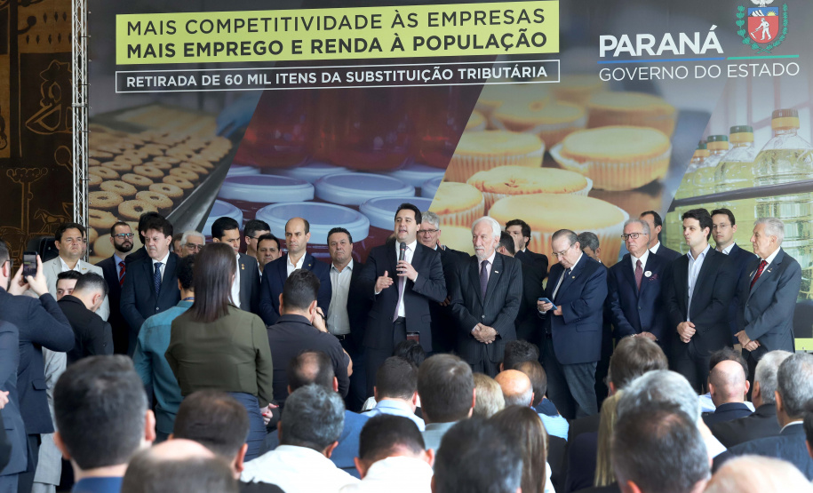 O governador Carlos Massa Ratinho Junior assina nesta terça-feira (10), às 9h30, no Palácio Iguaçu, decreto determinando a retirada de mais de 60 mil itens do setor de alimentos do regime de substituição tributária