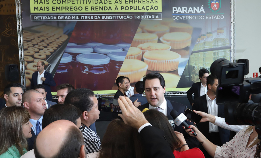 O governador Carlos Massa Ratinho Junior assina nesta terça-feira (10), às 9h30, no Palácio Iguaçu, decreto determinando a retirada de mais de 60 mil itens do setor de alimentos do regime de substituição tributária