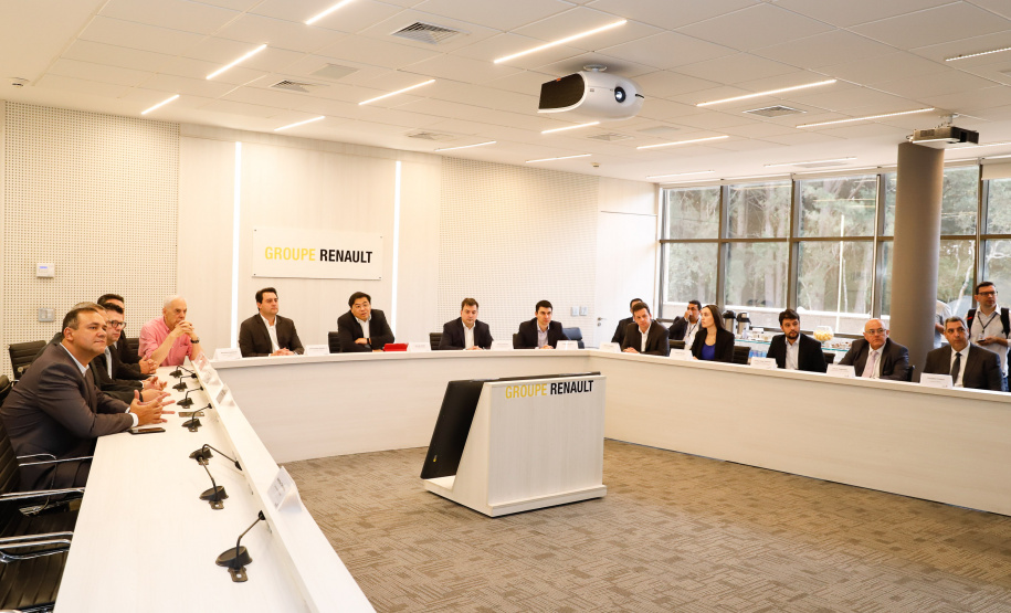 O governador Carlos Massa Ratinho Junior reforçou nesta quarta-feira (11) a determinação do Estado em apoiar iniciativas para ampliar a mobilidade sustentável no Paraná. Ele esteve no Complexo Ayrton Senna, que abriga quatro fábricas da Renault, em São José dos Pinhais, na Região Metropolitana de Curitiba.