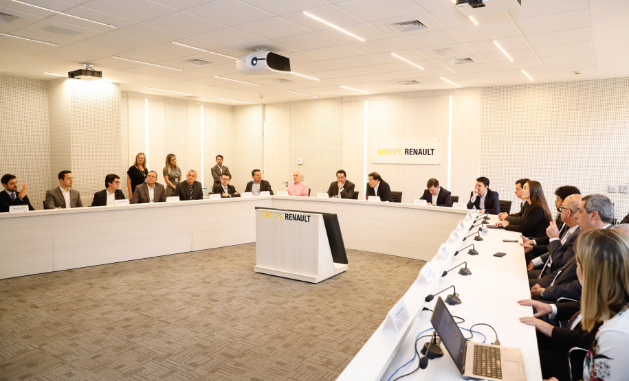 O governador Carlos Massa Ratinho Junior reforçou nesta quarta-feira (11) a determinação do Estado em apoiar iniciativas para ampliar a mobilidade sustentável no Paraná. Ele esteve no Complexo Ayrton Senna, que abriga quatro fábricas da Renault, em São José dos Pinhais, na Região Metropolitana de Curitiba.