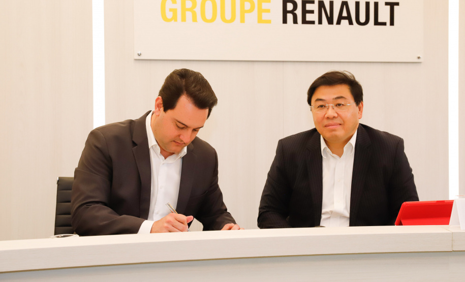 O governador Carlos Massa Ratinho Junior reforçou nesta quarta-feira (11) a determinação do Estado em apoiar iniciativas para ampliar a mobilidade sustentável no Paraná. Ele esteve no Complexo Ayrton Senna, que abriga quatro fábricas da Renault, em São José dos Pinhais, na Região Metropolitana de Curitiba.