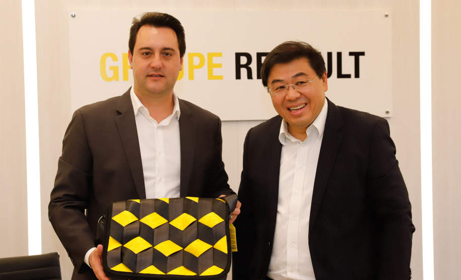 O governador Carlos Massa Ratinho Junior reforçou nesta quarta-feira (11) a determinação do Estado em apoiar iniciativas para ampliar a mobilidade sustentável no Paraná. Ele esteve no Complexo Ayrton Senna, que abriga quatro fábricas da Renault, em São José dos Pinhais, na Região Metropolitana de Curitiba.