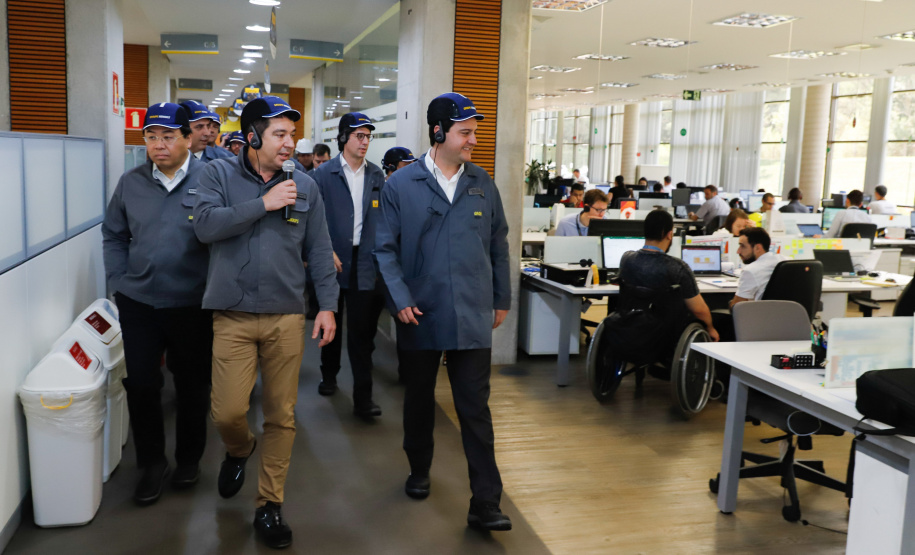 O governador Carlos Massa Ratinho Junior reforçou nesta quarta-feira (11) a determinação do Estado em apoiar iniciativas para ampliar a mobilidade sustentável no Paraná. Ele esteve no Complexo Ayrton Senna, que abriga quatro fábricas da Renault, em São José dos Pinhais, na Região Metropolitana de Curitiba.